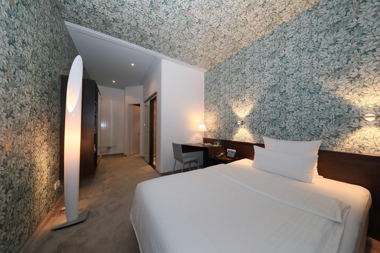 Moma1890 Boutique 4*